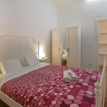 Pet Friendly In With Kitchen *